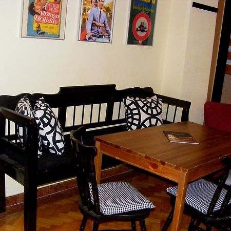 11Th Hour Cinema Hostel Budapest Bagian luar foto