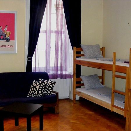 11Th Hour Cinema Hostel Budapest Ruang foto