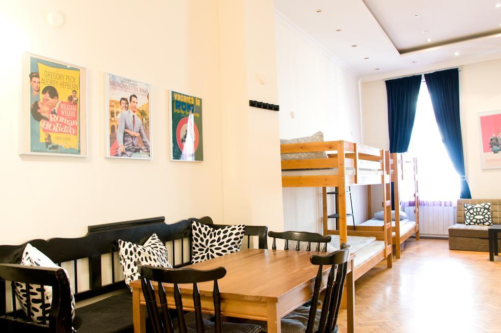 11Th Hour Cinema Hostel Budapest Ruang foto