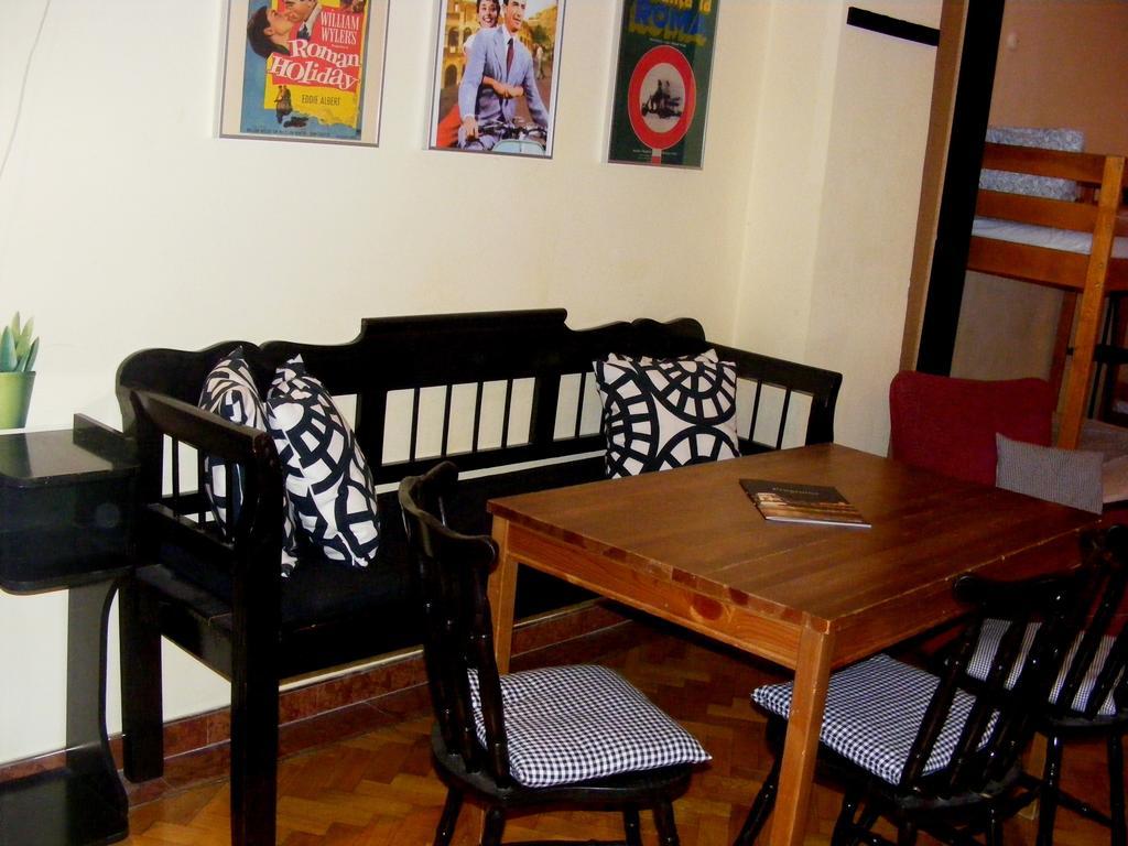 11Th Hour Cinema Hostel Budapest Bagian luar foto