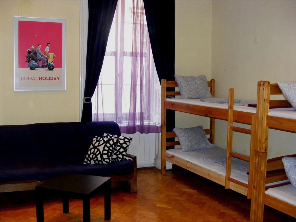 11Th Hour Cinema Hostel Budapest Ruang foto