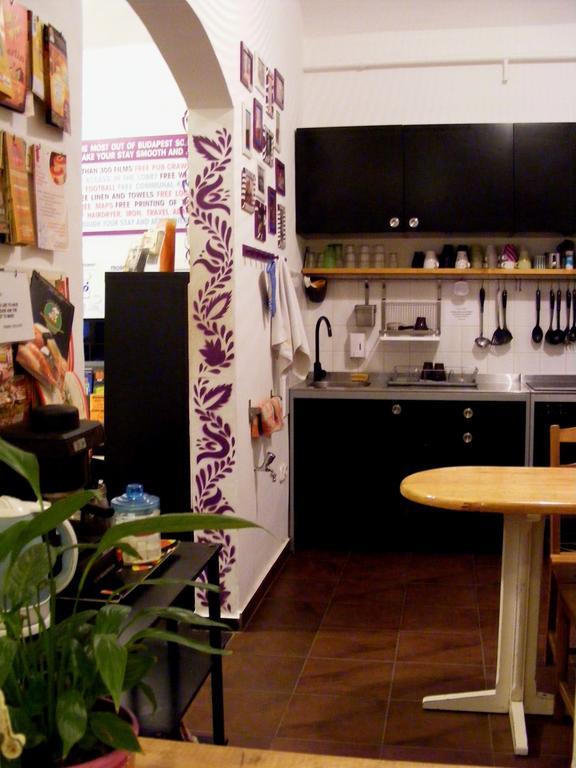 11Th Hour Cinema Hostel Budapest Bagian luar foto